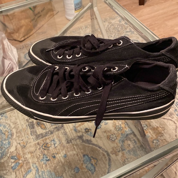 Men's Puma Sneakers - black suede men’s size 11 - Picture 2 of 5